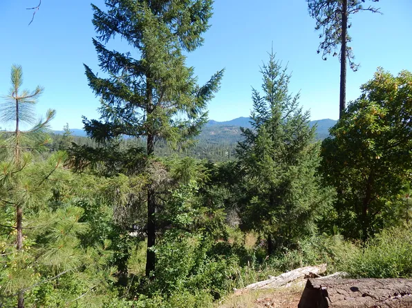 635 Sarma Dr, Shady Cove, OR 97539