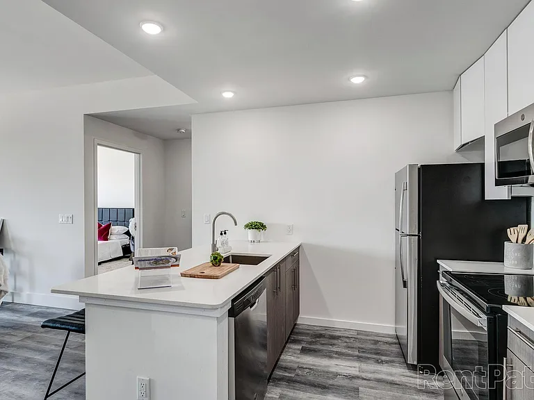 460 Grand — Photo 9
