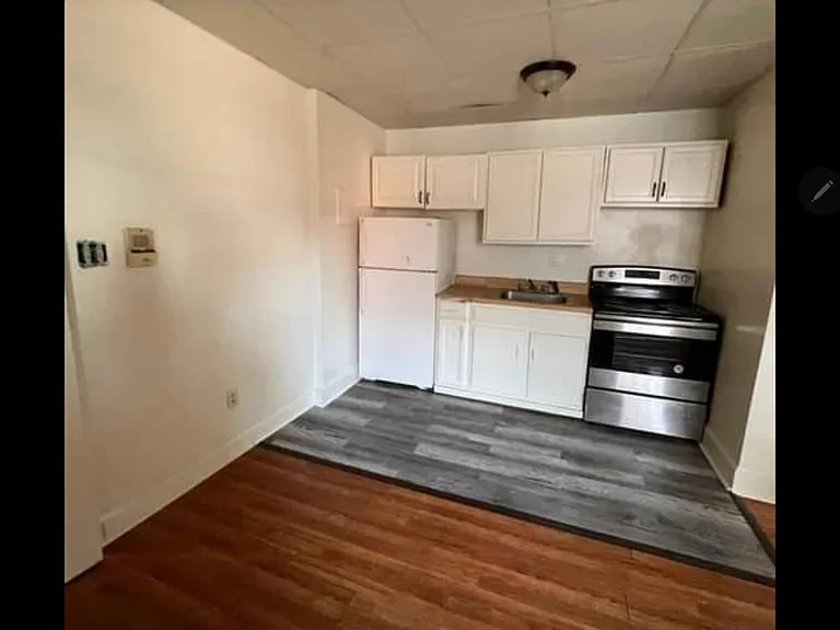 107 W Franklin St — Photo 10