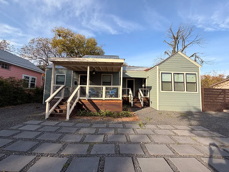 251 E Woodlawn Ave — Photo 2