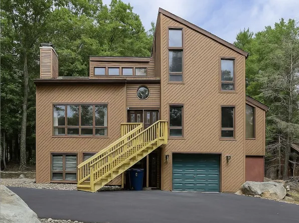 1250 Brentwood Dr, East Stroudsburg, PA 18301