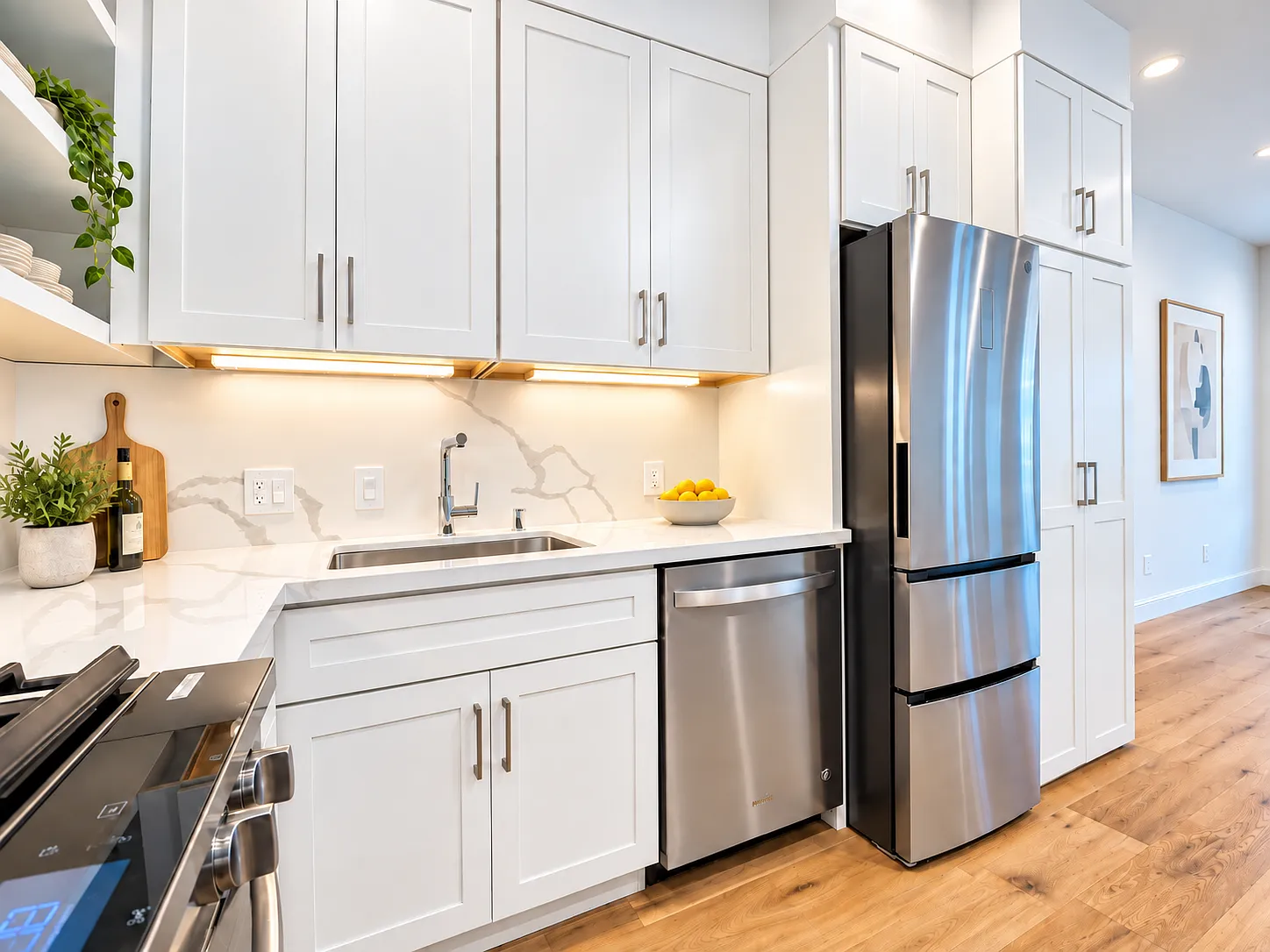 2 bed, 2.0 bath, 900 sqft, $8,100 — Photo 3