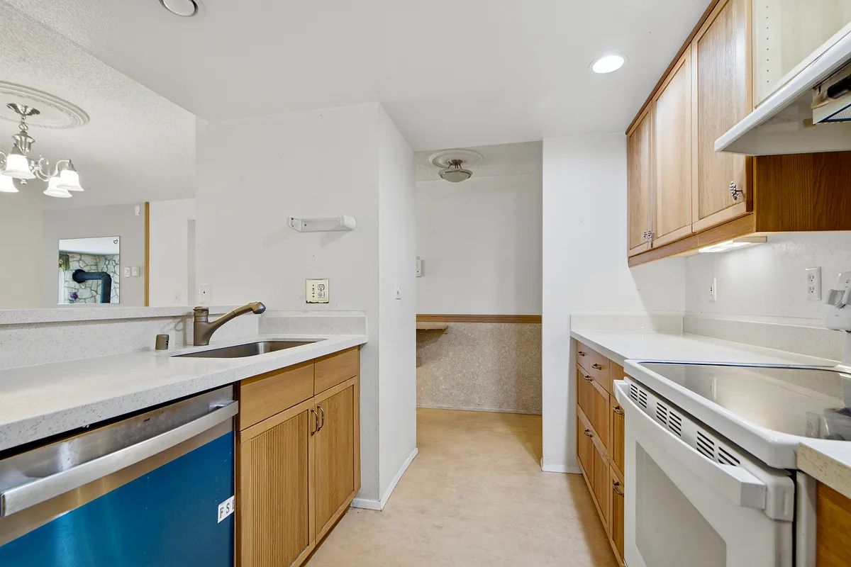 Building Photo - 14535 NE 32nd St #F107