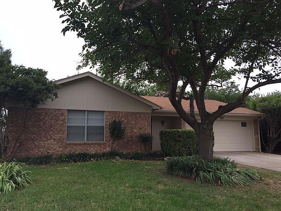 4th image of 445 NW Charlyne Dr