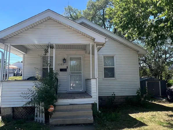1303 S 7th St, Pekin, IL 61554