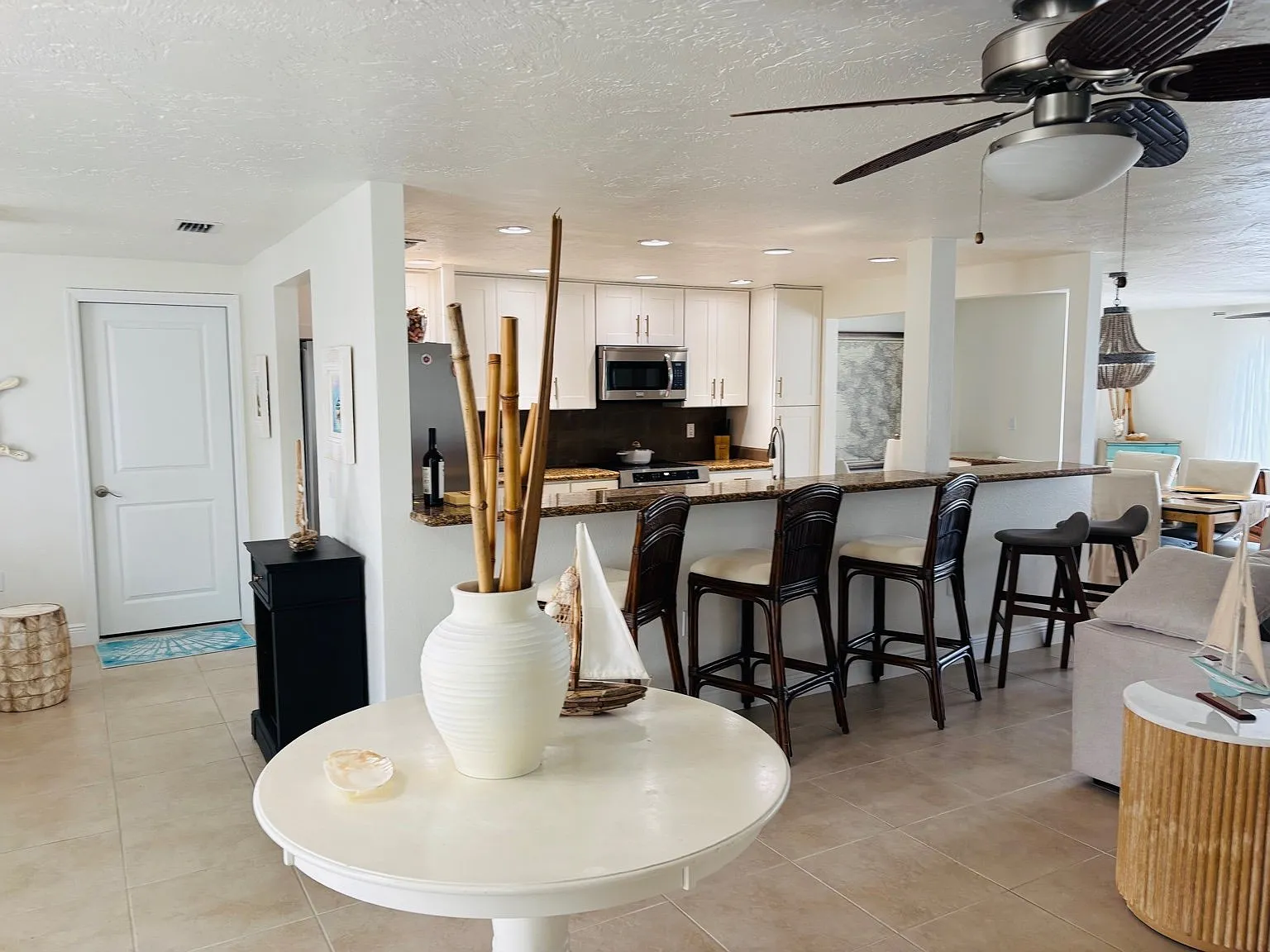 606 Key Royale Dr — Photo 4