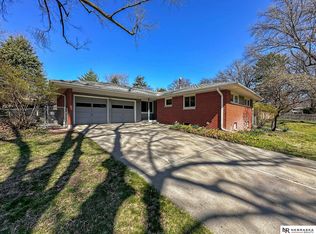 1735 Crestline Dr, Lincoln, NE 68506