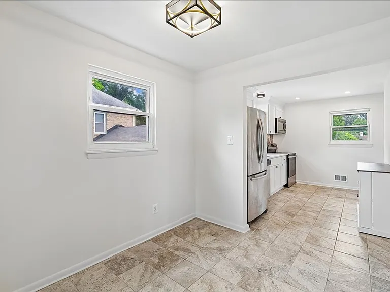 727 Grandin Ave — Photo 6