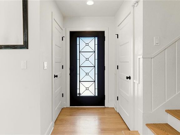 3rd image of 6348 Reeds Dr