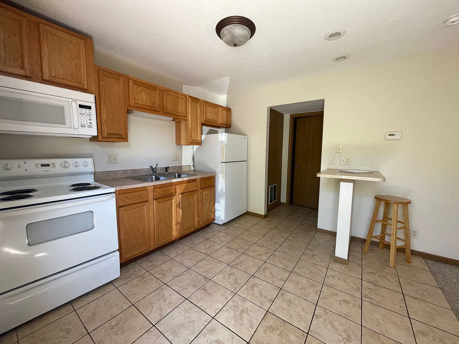 6th Street Apartments — Photo 4