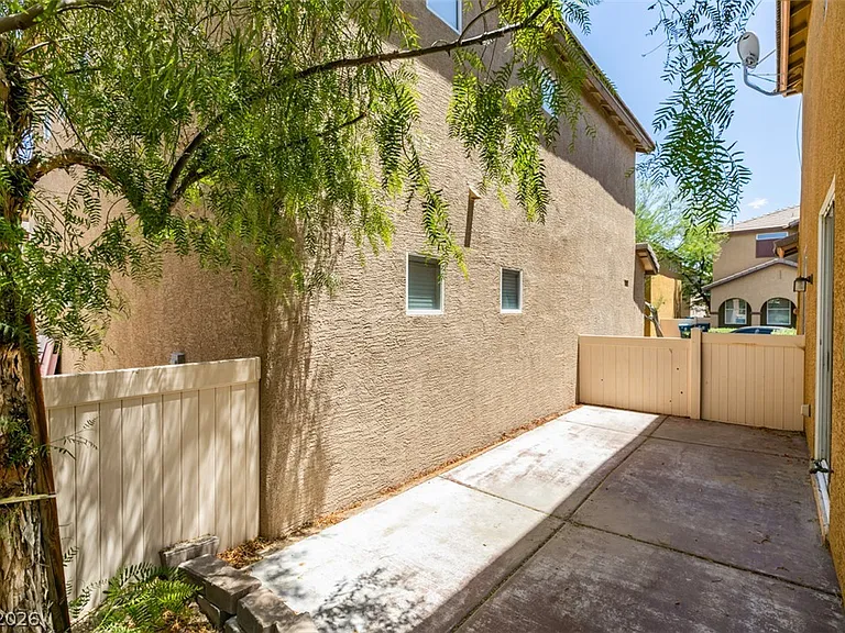 6779 Windingwood St — Photo 36