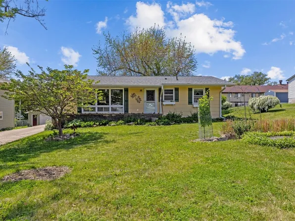 1210 Starry Dr, Marion, IA 52302