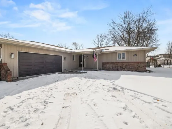 943 Pawnee Dr, Crown Point, IN 46307