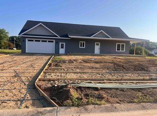 102 Meadow Ct, Argos, IN 46501