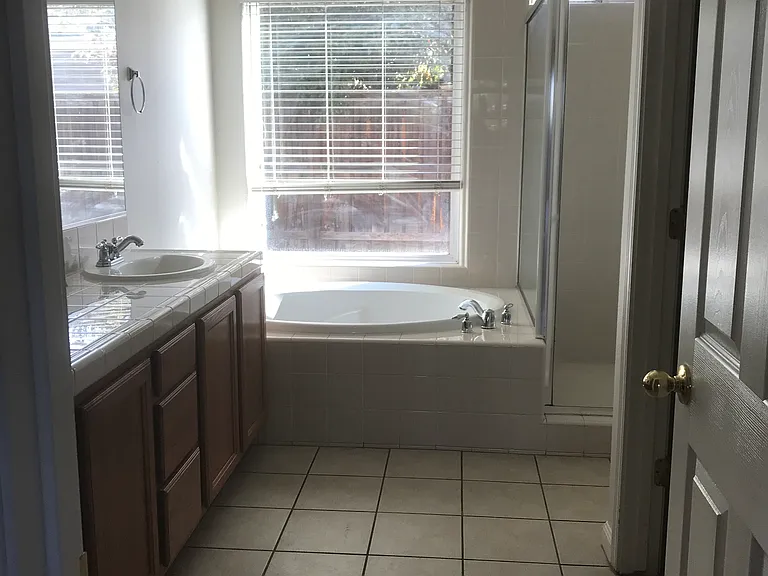 2240 Lorena Ave — Photo 16