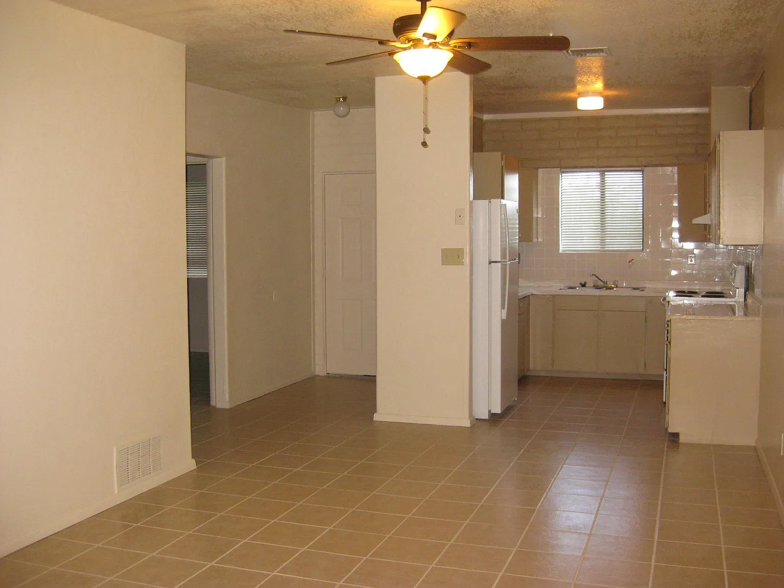 2 bed, 965 sqft, $1,100 — Photo 2