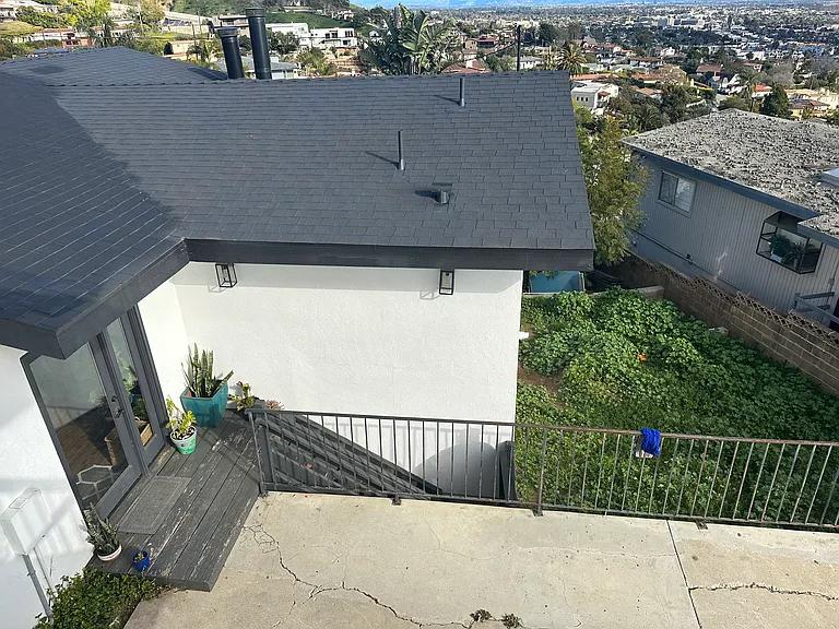 Mariposa Dr — Photo 9
