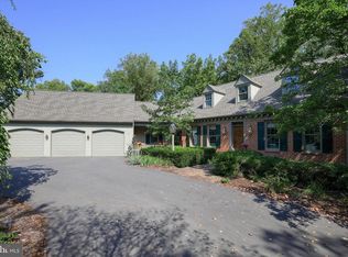 2 Waterfront Estates Dr, Lancaster, PA 17602