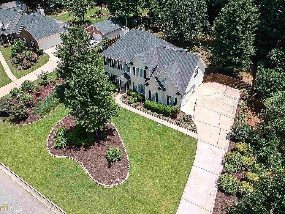 2nd image of 125 Oakwood Trl