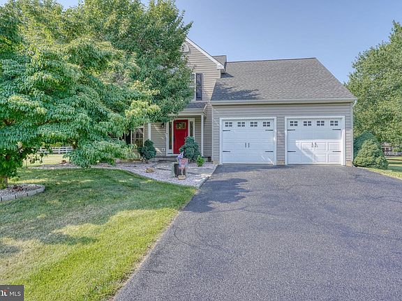 5th image of 310 W Bradford Ct