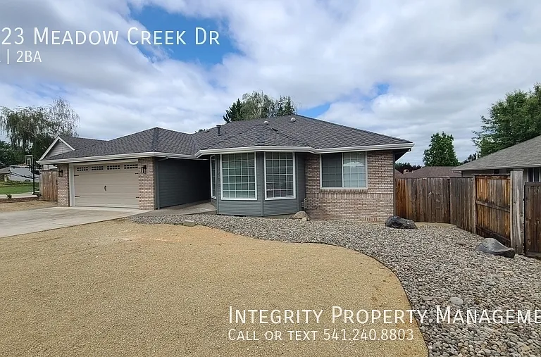 2423 Meadow Creek Dr — Photo 3