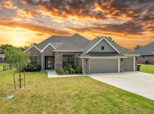 709 N 24th St, Collinsville, OK 74021