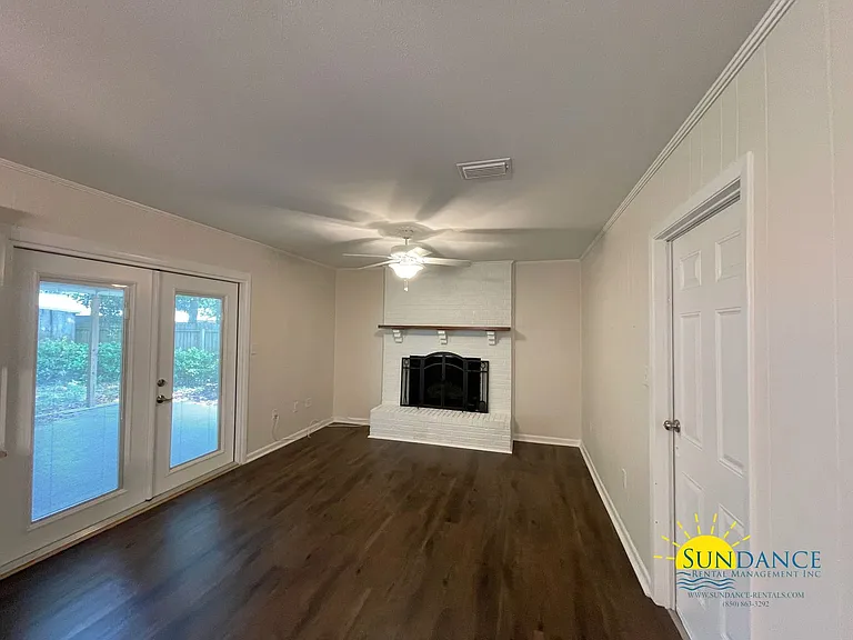 606 Camborne Ave NE — Photo 3