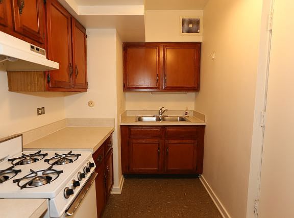 2nd image of 4878 N Magnolia Ave #H