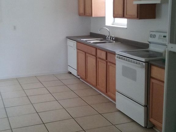 3rd image of 1018 Hiawatha Pl