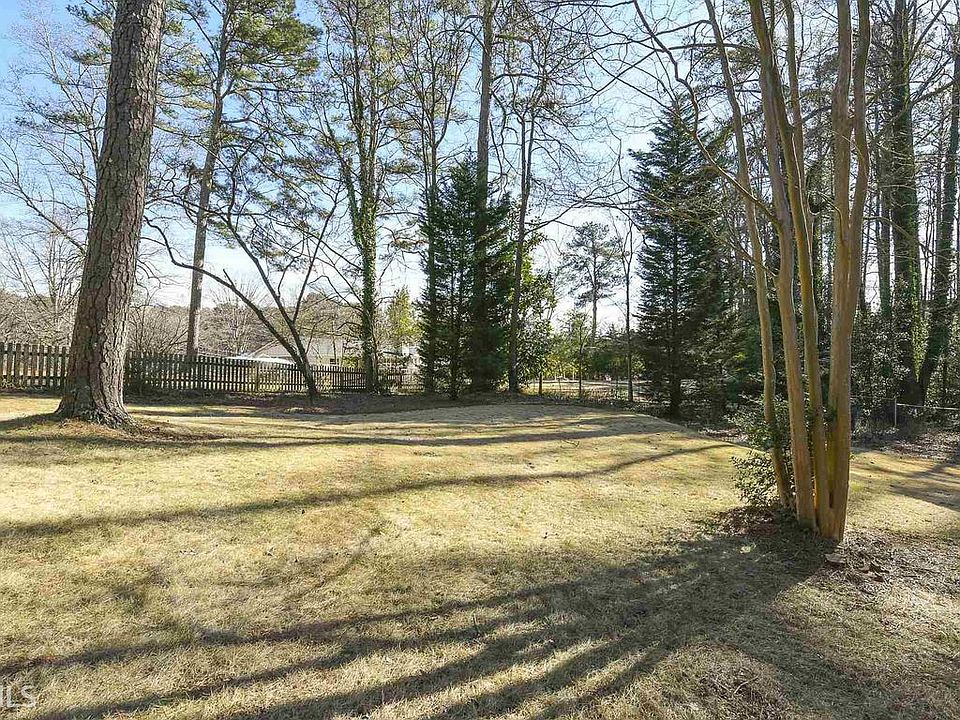 2nd image of 1006 Reed Rd SE