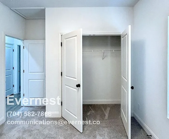 411 S Spargo St — Photo 8
