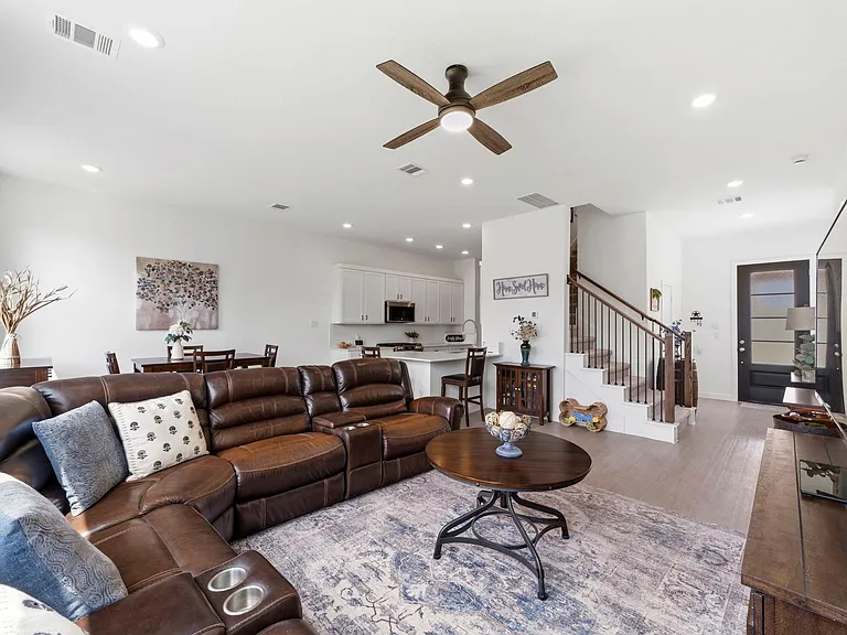 21235 Doubtful Canyon Dr — Photo 8