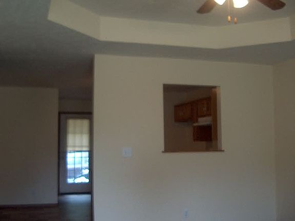 Living Room w/ Ceiling Fan