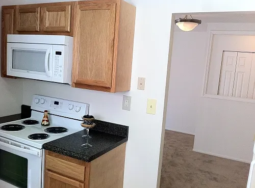 1BR, 1BA - 692SF - Kitchen