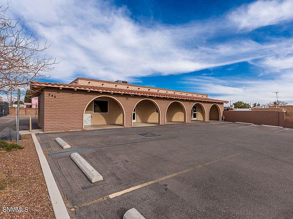 2nd image of 516 E Las Cruces Ave