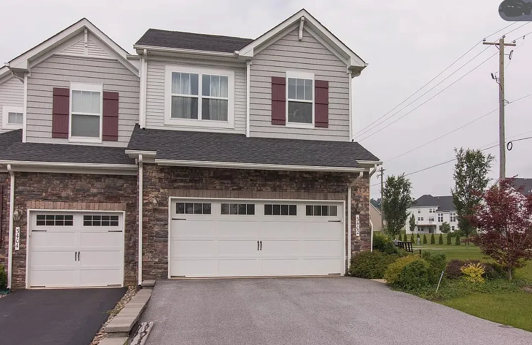 3 bed, 3.5 bath, 3165 sqft, $3,700 — Photo 3
