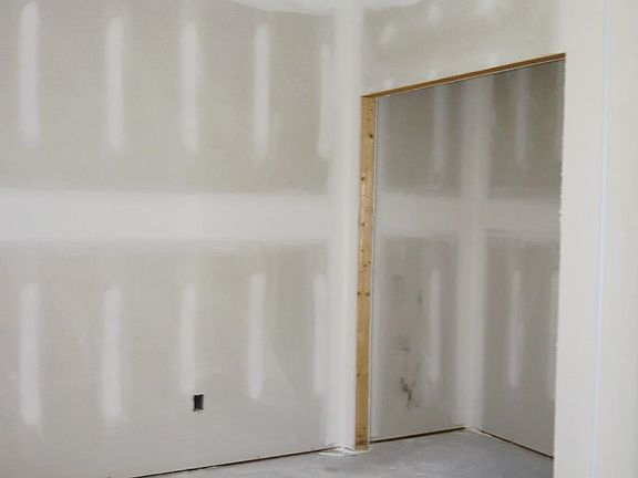 5th image of 2401 W 34th St N