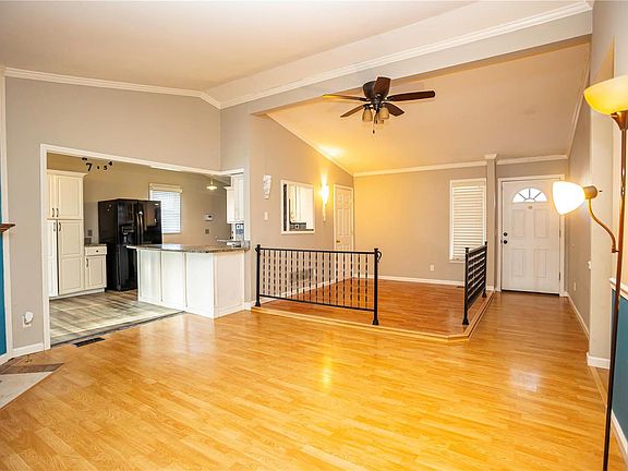 4th image of 548 Queen Ann Dr