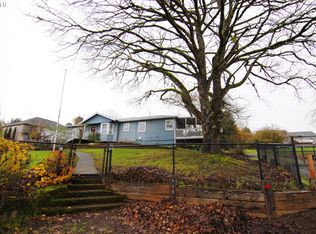 960 SW 9th St, Dundee, OR 97115