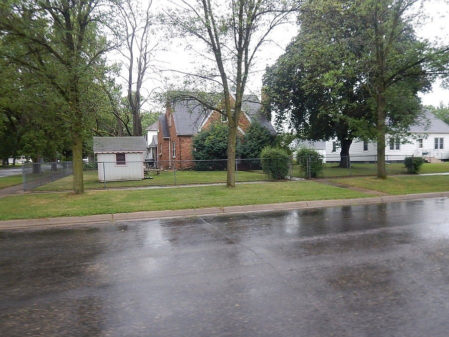 1st image of 229 E Prairie St