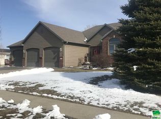 414 S Crawford Rd, Vermillion, SD 57069