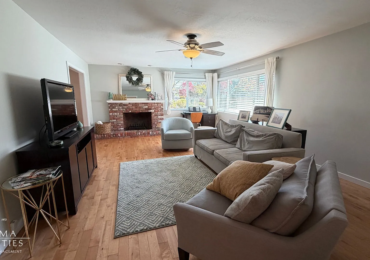 2BD/2BA Corner-Lot Home Furnished or Unfurnished — Photo 3