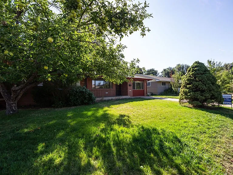 402 Tedmon Dr — Photo 2