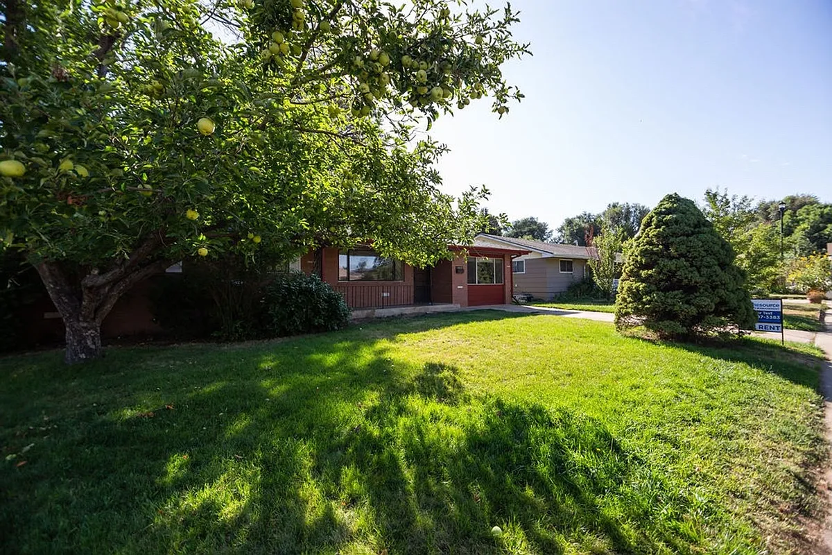 Building Photo - 402 Tedmon Dr