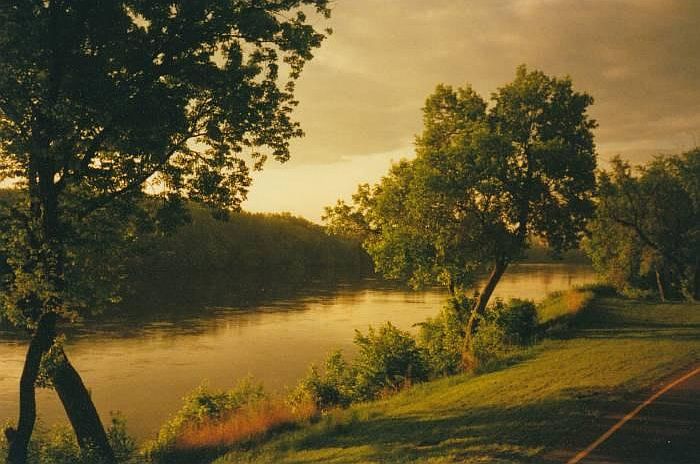 Stunning, seasonal River colors (unenhanced)