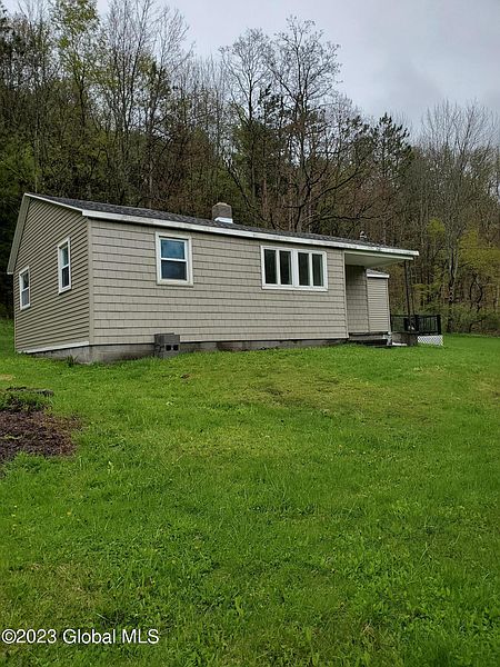 3rd image of 1109 North Road
