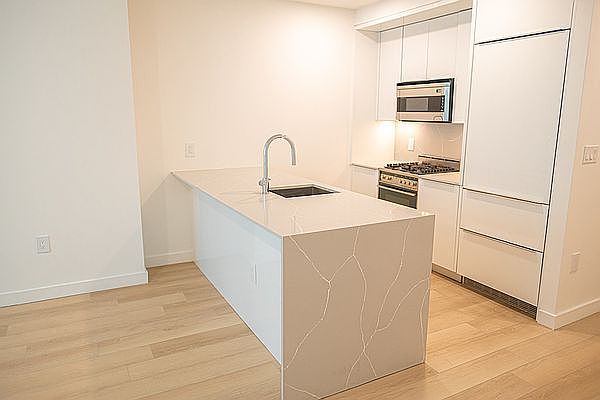 1st image of 20 Broad St #922