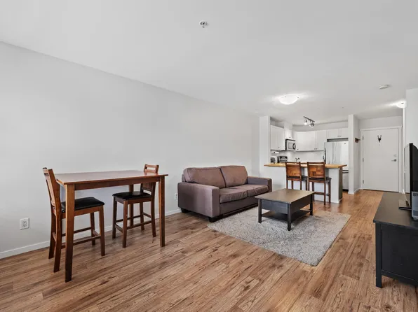 315 Knox St #312, New Westminster, BC V3L 0B5