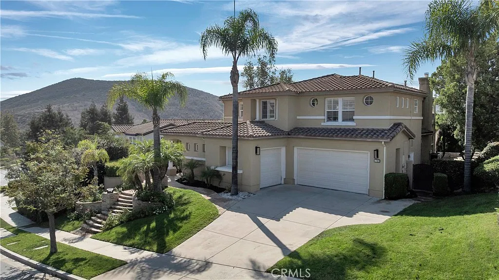 5 bed, 4.5 bath, 3609 sqft, $11,500 — Photo 2