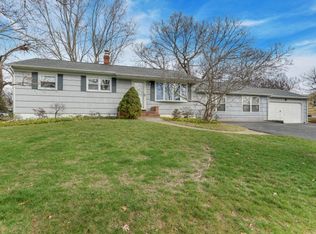 8 Roosevelt Ter, Howell, NJ 07731